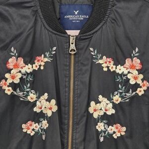 American Eagle Women's Medium Floral Embroidered Bomber Jacket Quilted Insulated
